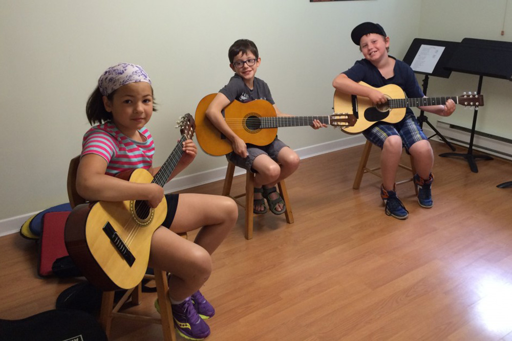 Cours de guitare et violon - Camp de jour musical - École de musique, Archets & Compagnie
